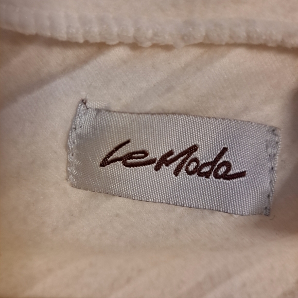 Poncho - Picture 6 of 8